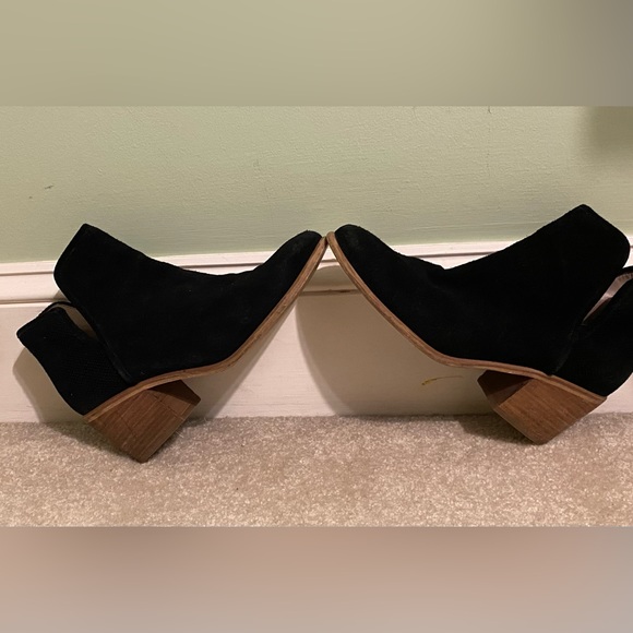Black booties with slits and wooden heel - Picture 4 of 4